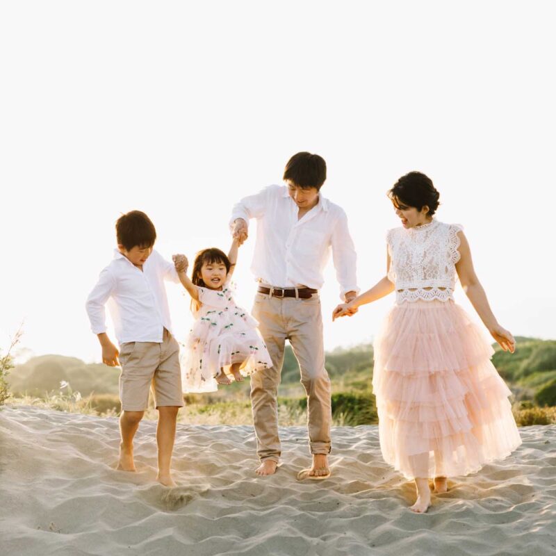 Natsuha and Toshi – Family Shooting at Cabopino beach